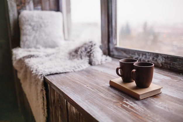 Деревянный подоконник: уютное дополнение интерьера вашей квартиры